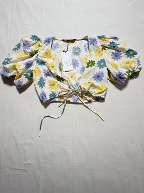 Zara / Bright Daisy Print / Open Self-Tie Front / Puff-Sleeve Crop Top / XS NWT